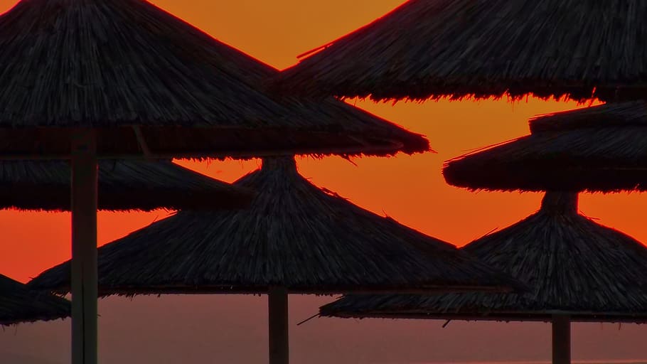 umbrellas, sunset, summer, sea, beach, travel, thatched roof HD wallpaper