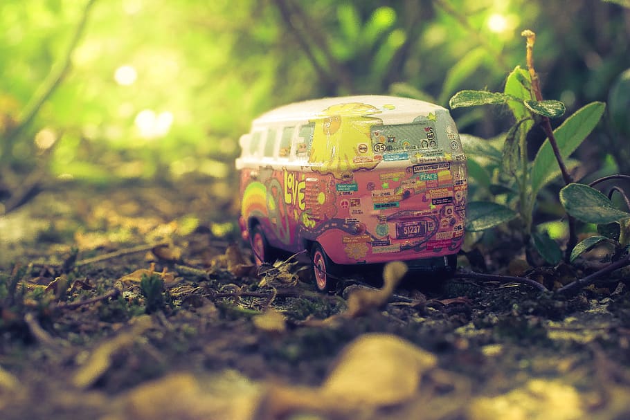 macro, miniature, plants, soil, toy, toy car, volkswagen, selective focus HD wallpaper