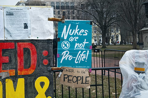 assorted cardboard signages, text, banner, white house, united states HD wallpaper