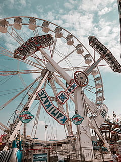 Kamikaze rides, construction crane, amusement park, ferris wheel HD wallpaper