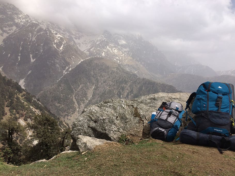 india, dharamshala, triund trek trail, mountains, backpacks, HD wallpaper