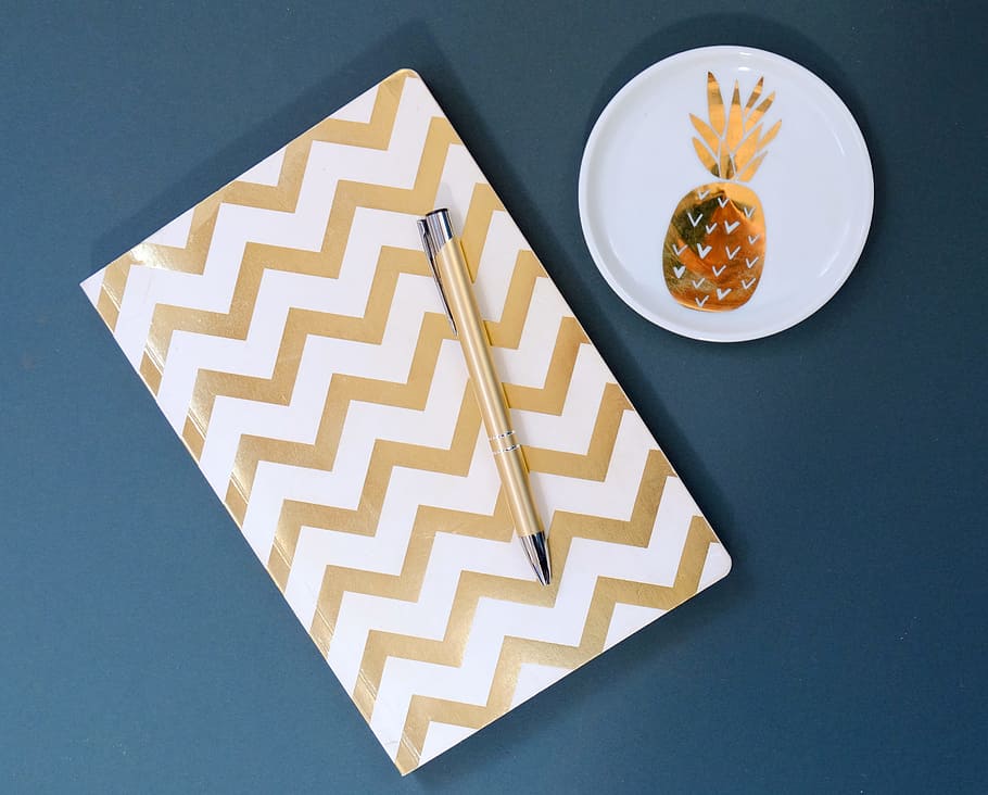 White and Gold Chevron Notebook, design, notepad, pattern, pen HD wallpaper