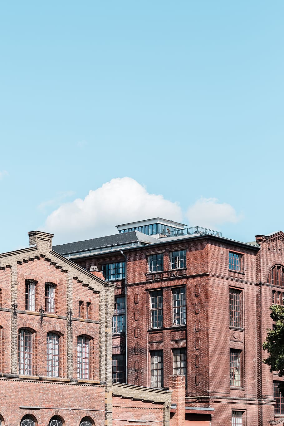 brown stone brick building under cloudy sky, high rise, town HD wallpaper