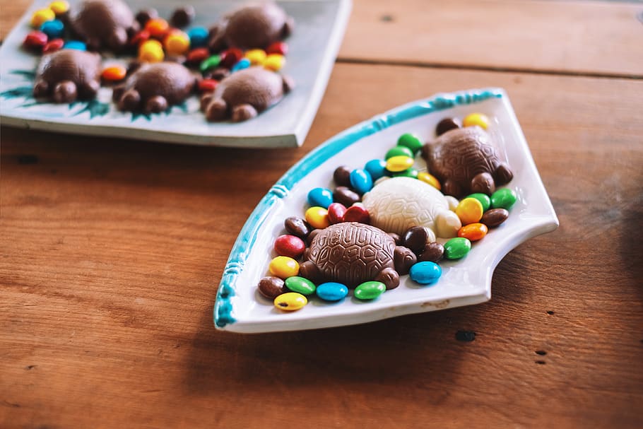 assorted-color chips on plate, multi colored, food, easter, food and drink HD wallpaper