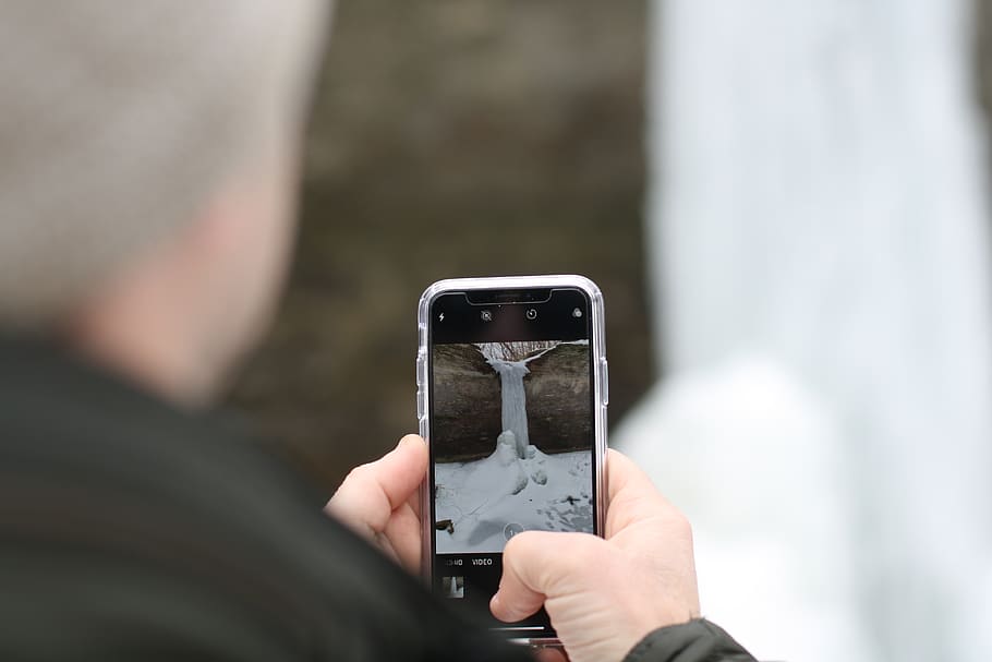 person using black smartphone, wireless technology, holding, communication HD wallpaper