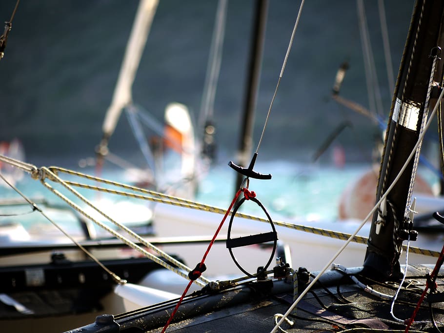 Shallow Focus Photography of Black Boat, blurred background, daytime HD wallpaper