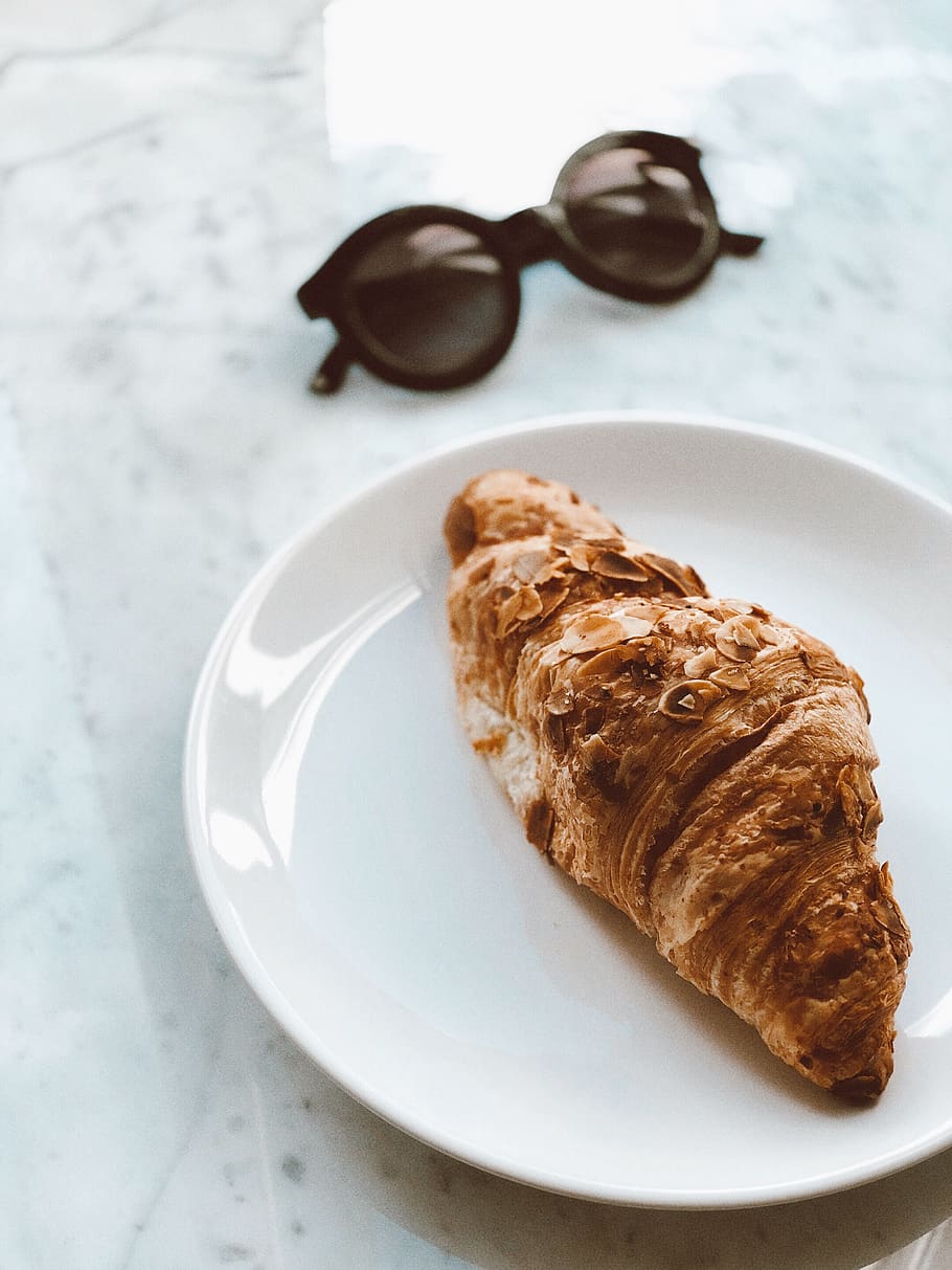Baked Bread on Plate Beside Black Sunglasses, close-up, croissant HD wallpaper