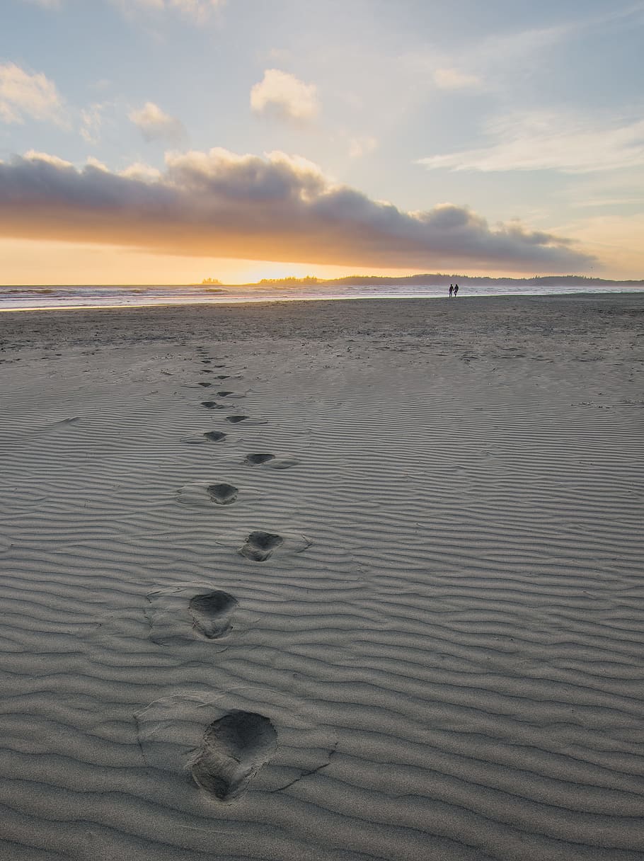 Foot Prints in Gray Sand, beach, clouds, dusk, evening, footprints HD wallpaper