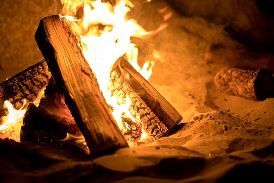 bonfire on sand, burning, flame, fire - natural phenomenon, log HD wallpaper