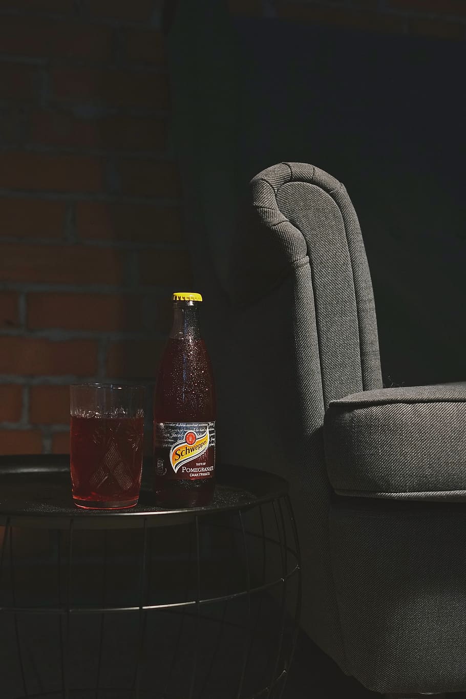 full-filled drinking glass, furniture, couch, beverage, alcohol HD wallpaper