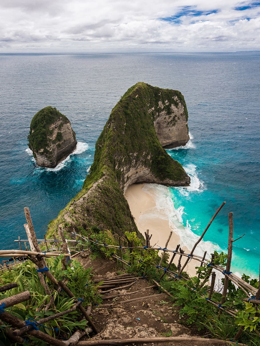 photo of cliff near seashore during daytime, kelingking beach