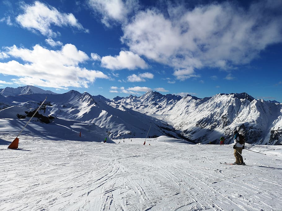 person snowboarding during daytime, nature, outdoors, human, sport HD wallpaper