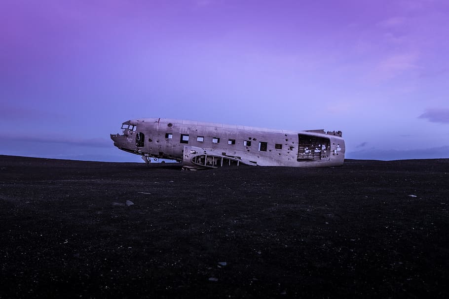 airplane, crash, damage, wreck, purple, sky, clouds, dusk, evening HD wallpaper
