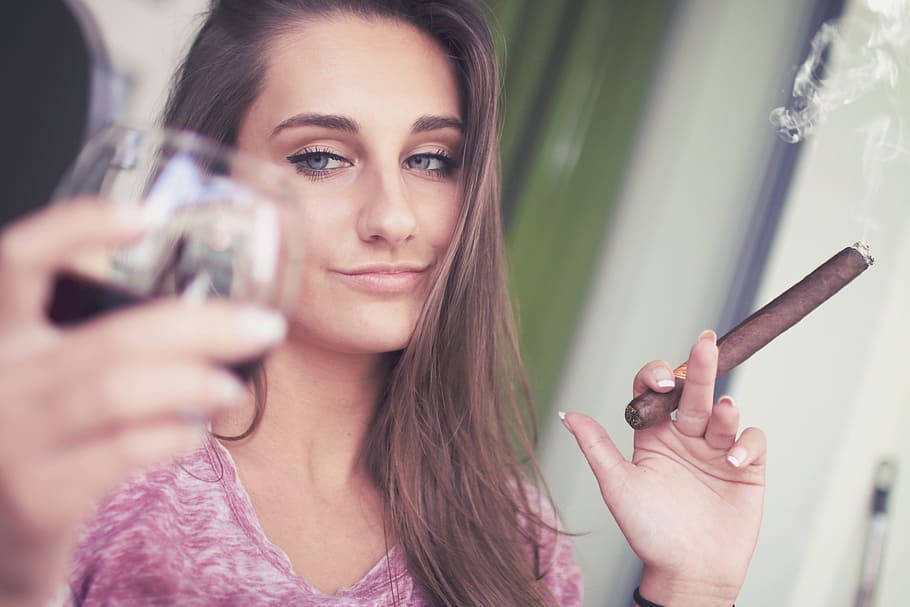 Young girl with a cigar and a glass of alcohol, young adult, young women HD wallpaper
