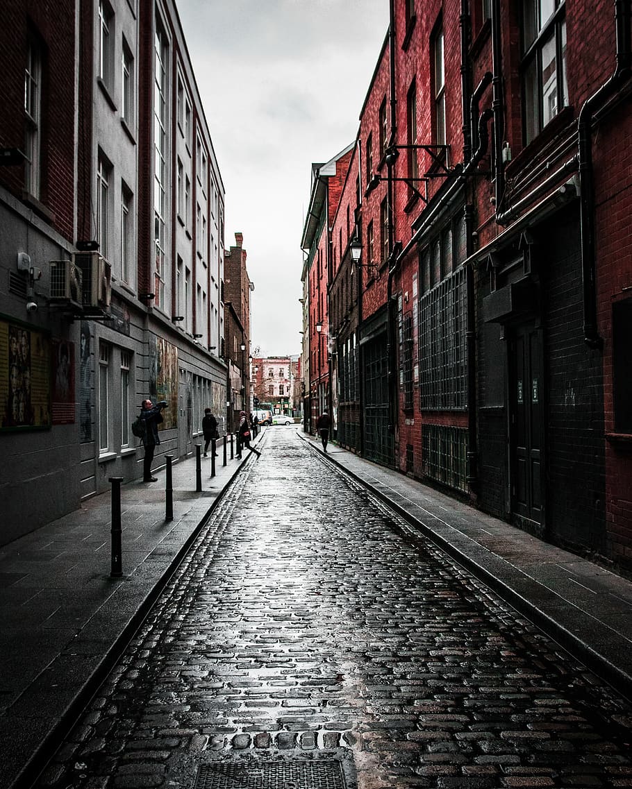 people in sidewalk, building, road, street, town, city, urban HD wallpaper
