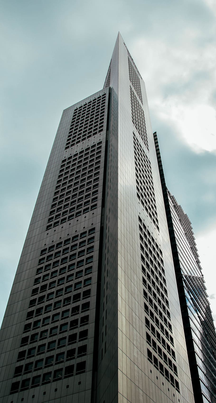 Gray Concrete Building Under White and Blue Cloudy Sky during Daytime HD wallpaper