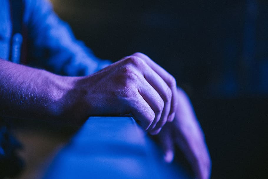 hands, light, low light, close up, concert, blue, purple, man HD wallpaper