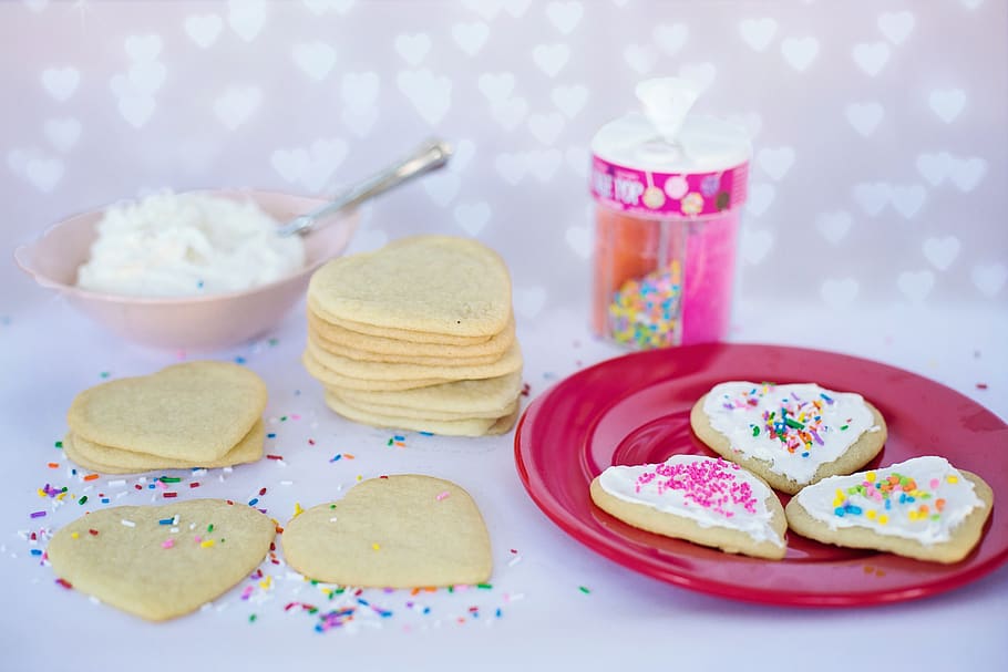 Heart Pie in Dish With Sprinkle, baking, biscuit, biscuits, bread HD wallpaper