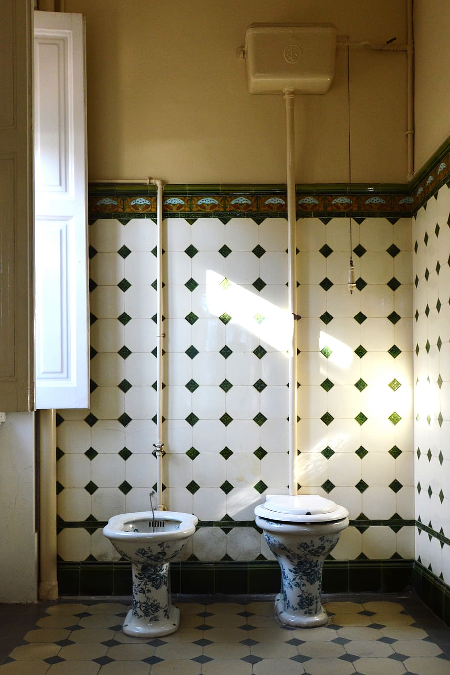 closed toilet, indoors, no people, bathroom, domestic room, home HD wallpaper