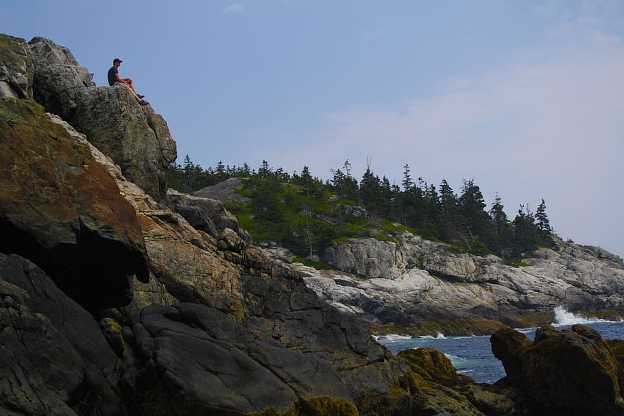 Man Sitting on Mountain Cliff, adventure, beach, daredevil, daylight HD wallpaper