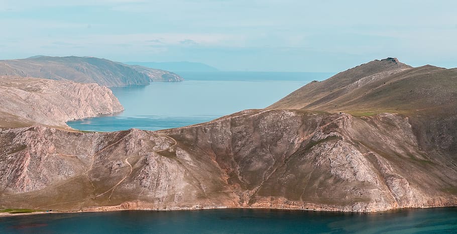 brown mountain, outdoors, nature, land, ocean, water, sea, shoreline HD wallpaper