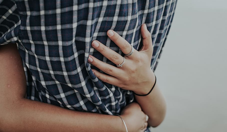 person hugging someone, midsection, human hand, one person, human body part HD wallpaper