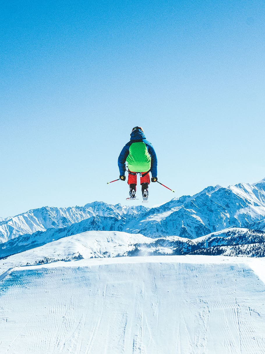 person using skiblades, snow, skiing, people, human, outdoors HD wallpaper
