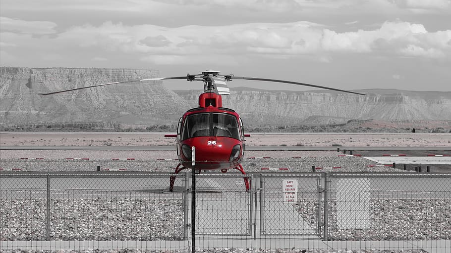 Red flight. Красный вертолет. Красно черный вертолет. Черно красный вертолет. Вертолет черный с красными полосками.