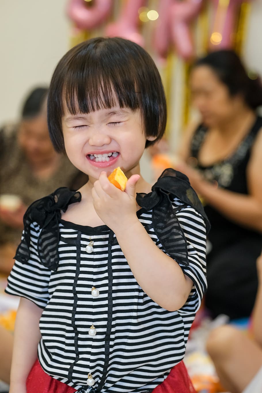 children, eat, oranges, childhood, sweet, sweet food, real people HD wallpaper