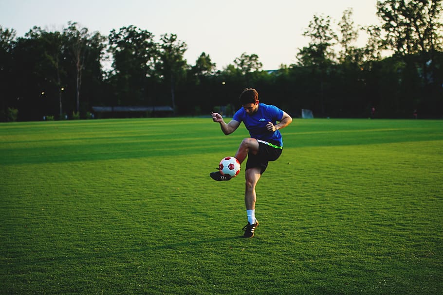 sunset, evening, messi, tricks, fun, style, sports, soccer HD wallpaper