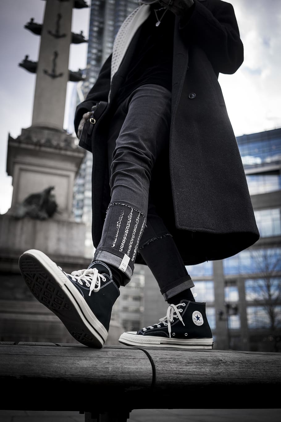 person walking, real people, architecture, city, one person, lifestyles HD wallpaper