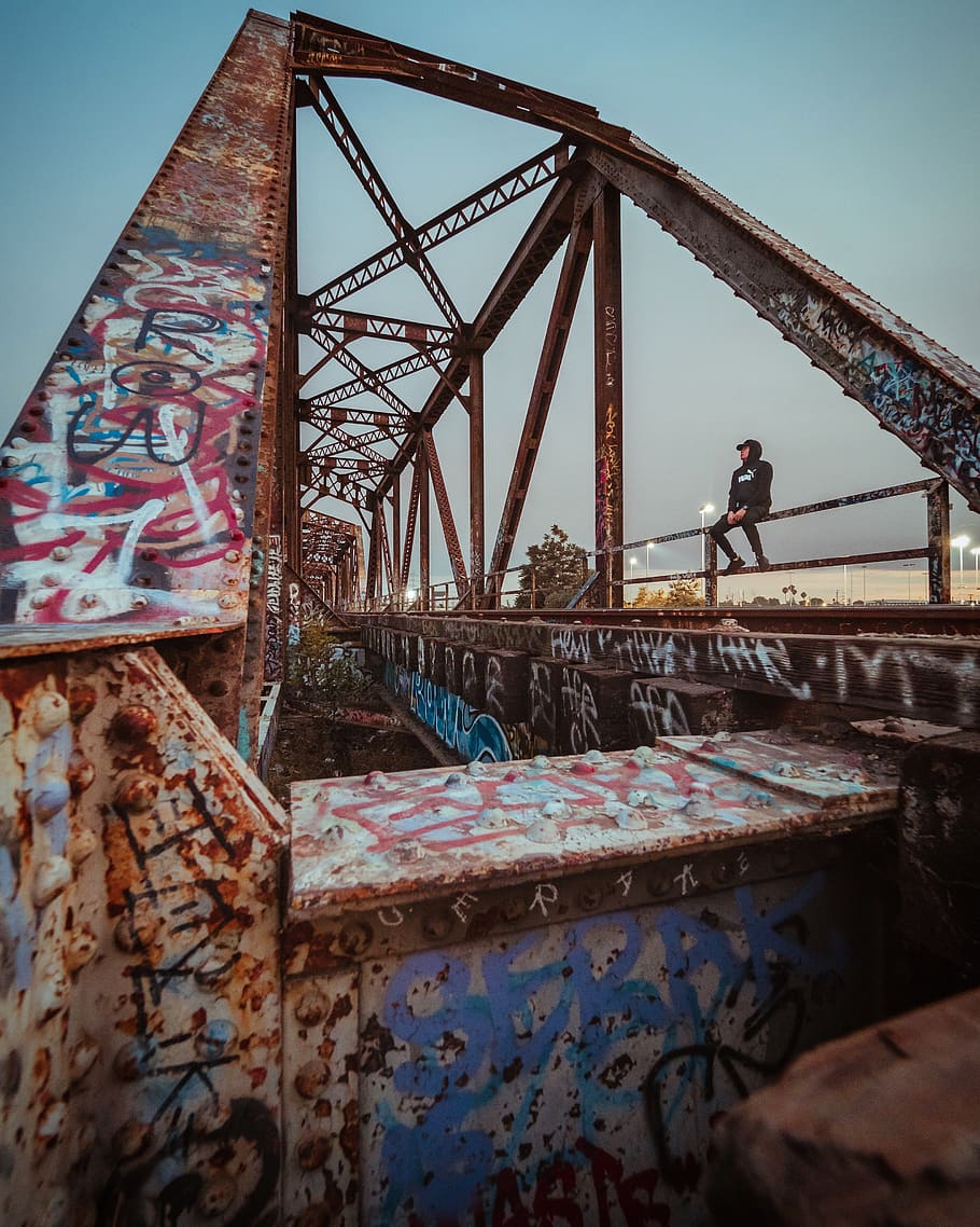 man sitting on brown metal bridge, rust, santa clarita, united states, HD wallpaper