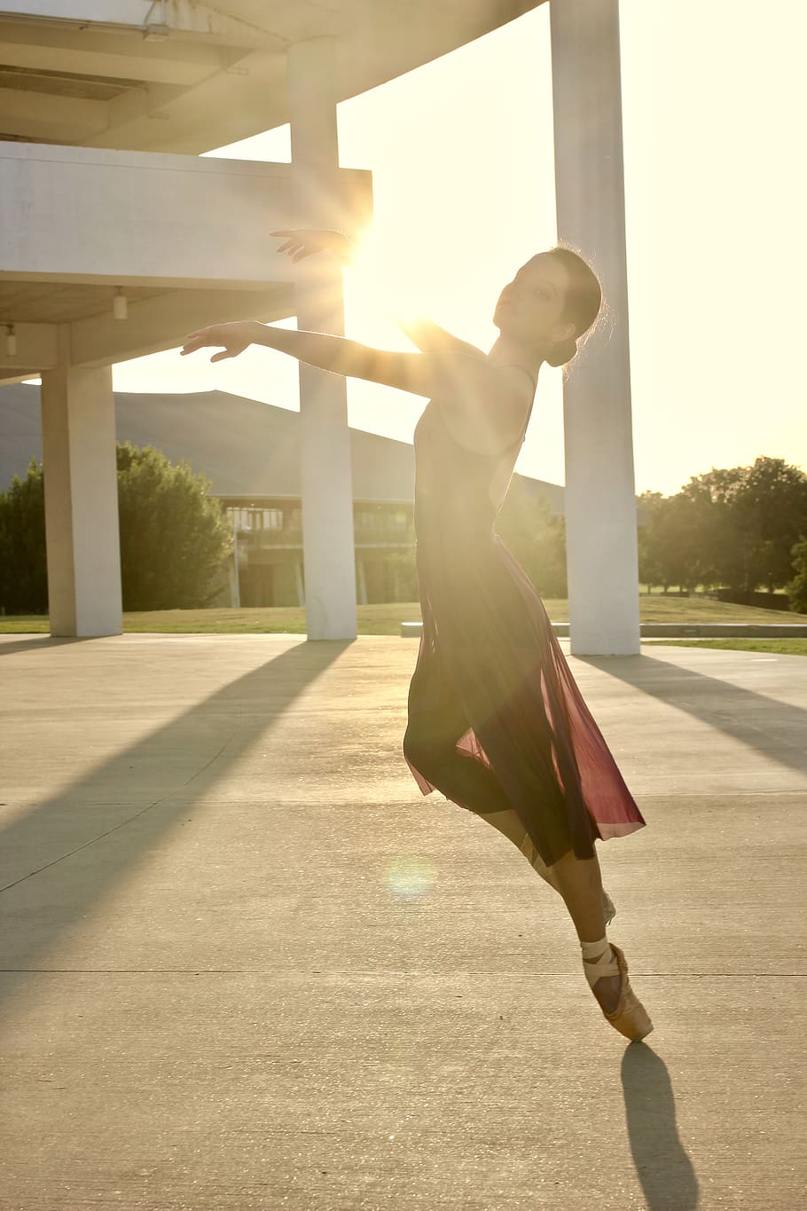 woman dancing ballet, sunlight, real people, one person, shadow HD wallpaper