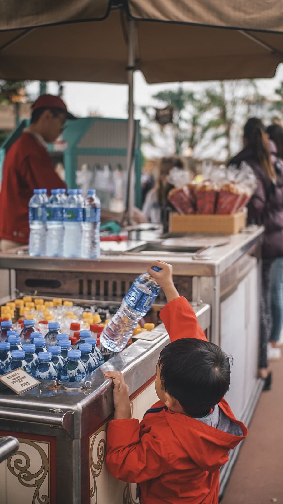 boy holding blue plastic bottle, men, market, real people, retail HD wallpaper