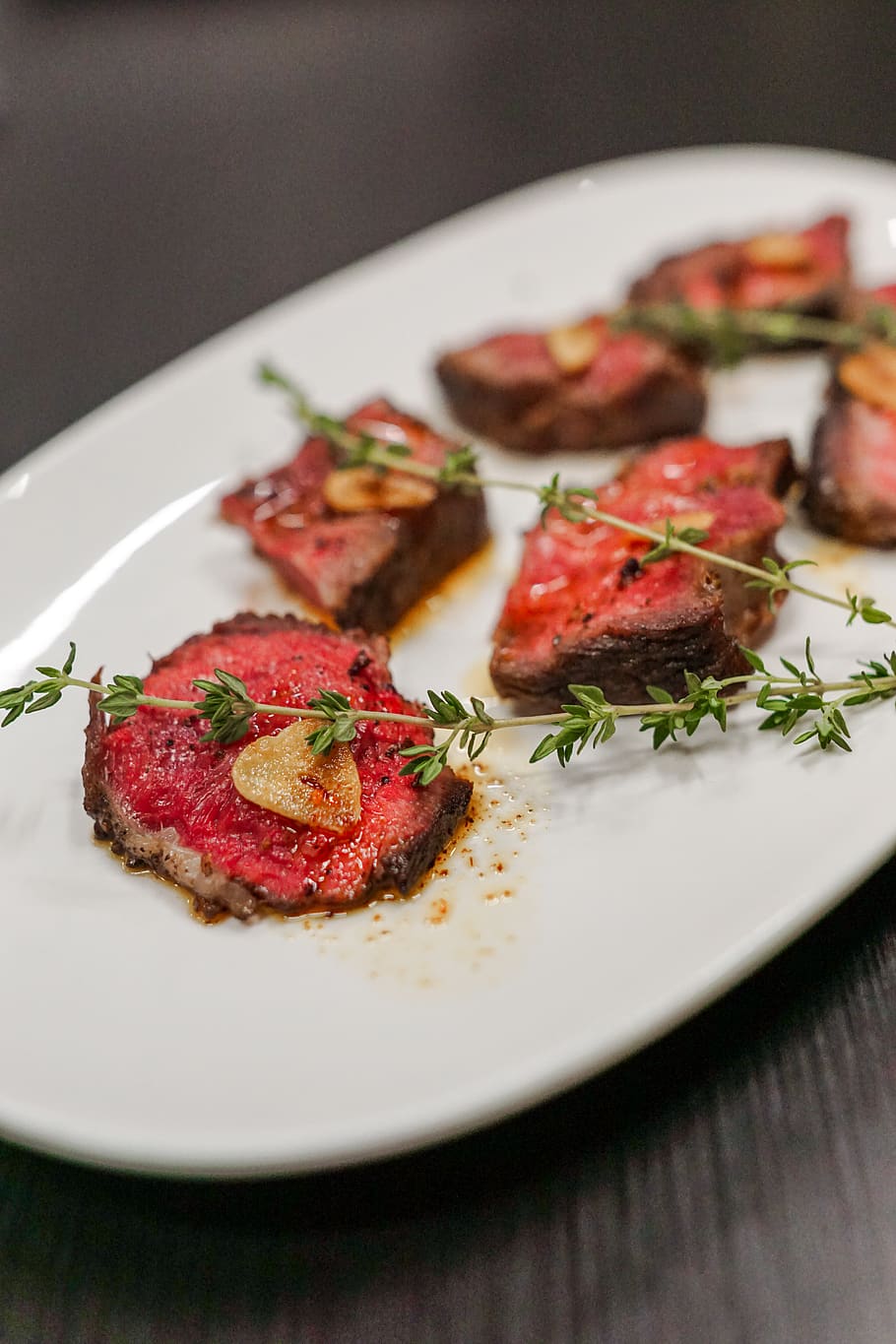 grilled meat on plate, freshness, food and drink, ready-to-eat HD wallpaper