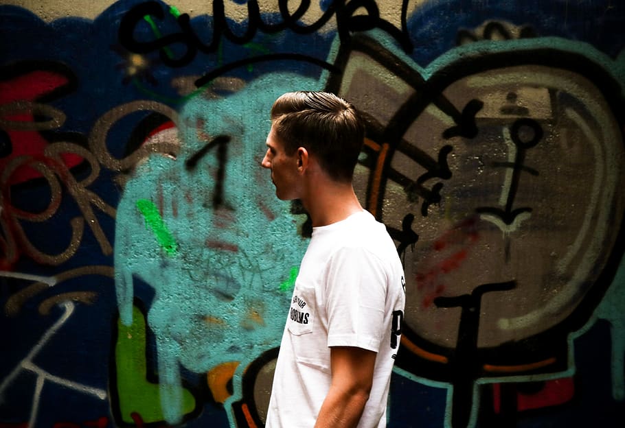 head, grafitti, headside, cheeck, shirt, white, back, view HD wallpaper