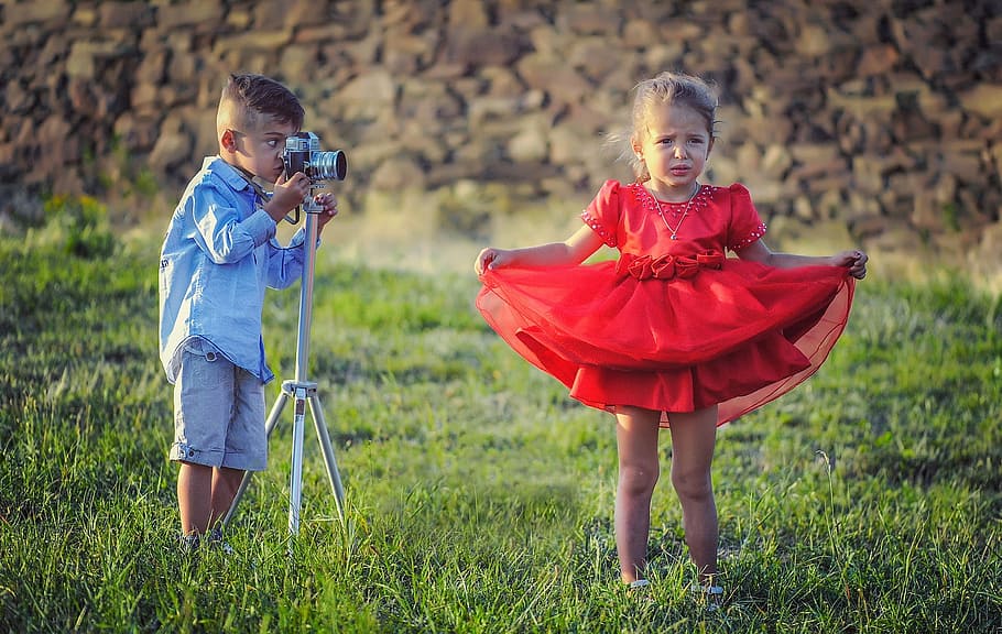 Kids pose or play on the beach | The girls, fully clothed, l… | Flickr