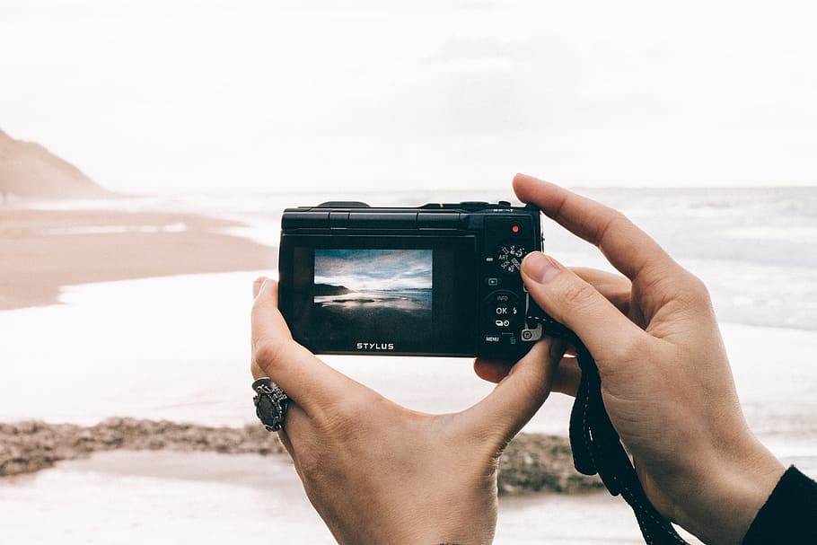 digicam, camera, photography, shutter, hand, ring, nature, sea HD wallpaper