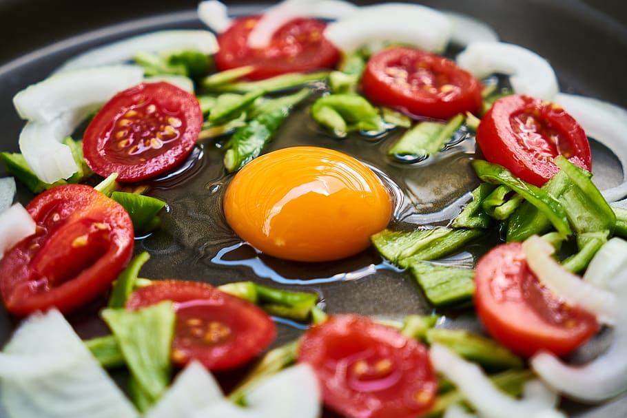 egg, vegetable, tomato, pepper, onion, yellow, red, kitchen HD wallpaper