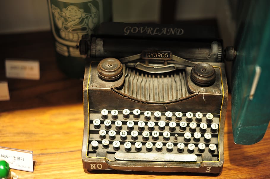 typewriter, antique, old, props, retro styled, indoors, table HD wallpaper