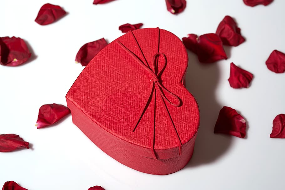 heart, box, red, leaves, rose, gift, valentine's day, party HD wallpaper
