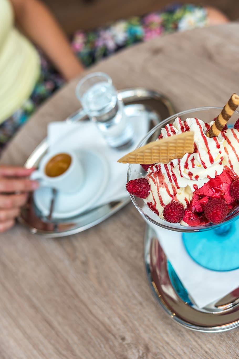Ice Cream With Strawberry Dessert, berries, close-up, coffee HD wallpaper