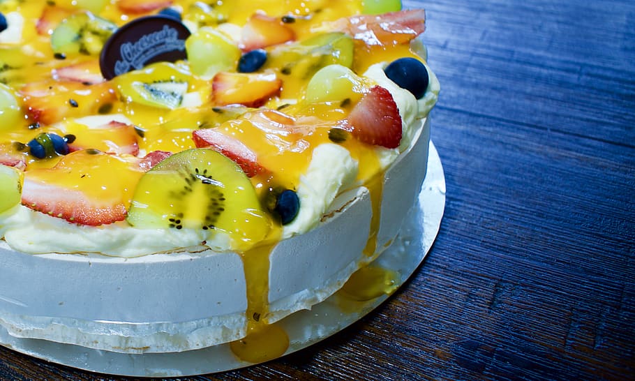 cake, food, dessert, icing, creme, cream, birthday cake, kiwi, HD wallpaper