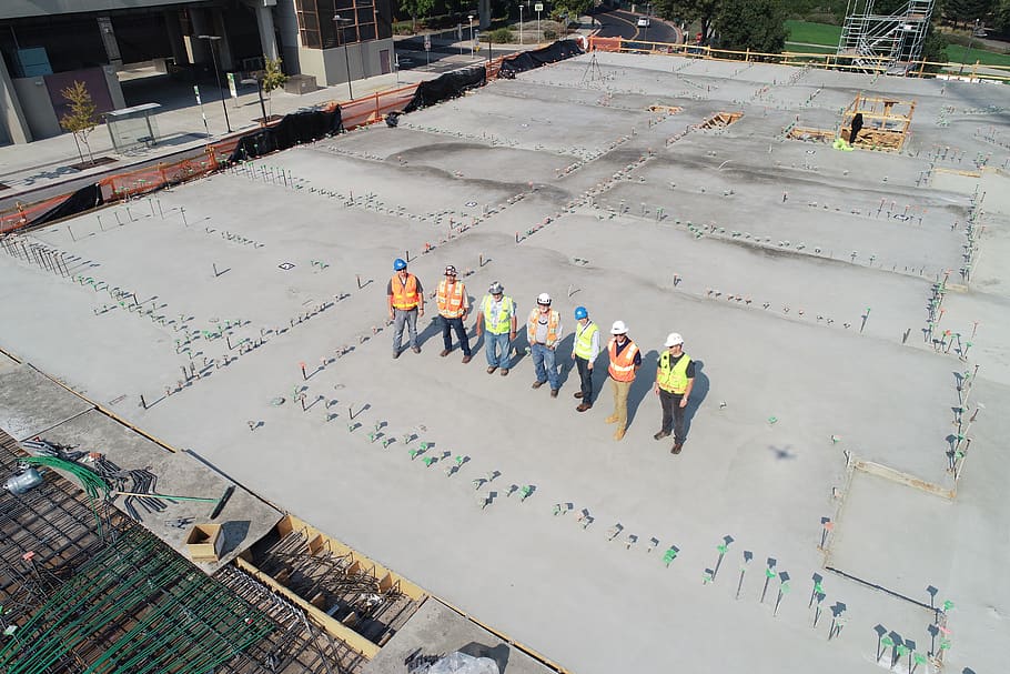 seven people standing on rooftop, high angle view, group of people HD wallpaper