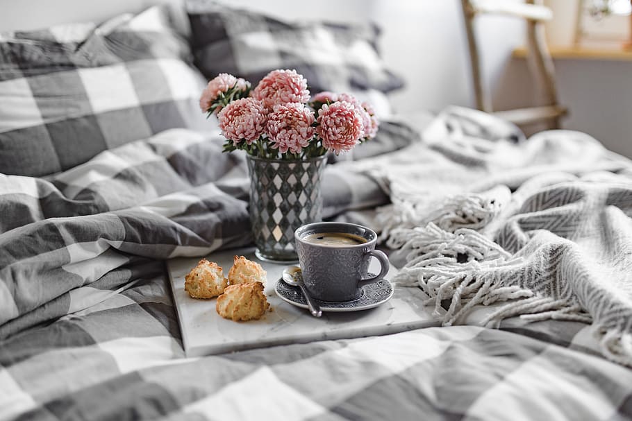 Blue pillows on a carpet, coffee, morning, break, scandi, bed HD wallpaper