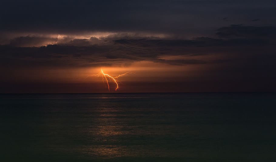 dark clouds, horizon, lightning, ocean, sea, sky, thunder, water HD wallpaper