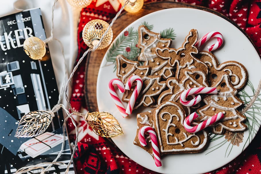 Christmas ornament cookies, sweet, holiday, gingerbread, dessert, HD wallpaper