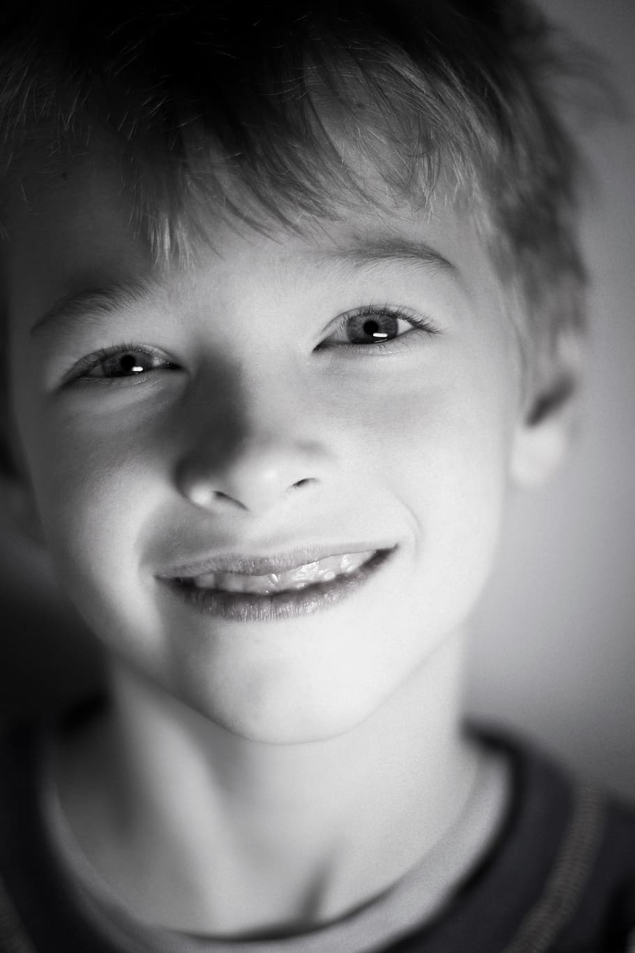 portrait, childhood, smiling, one person, happiness, looking at camera HD wallpaper