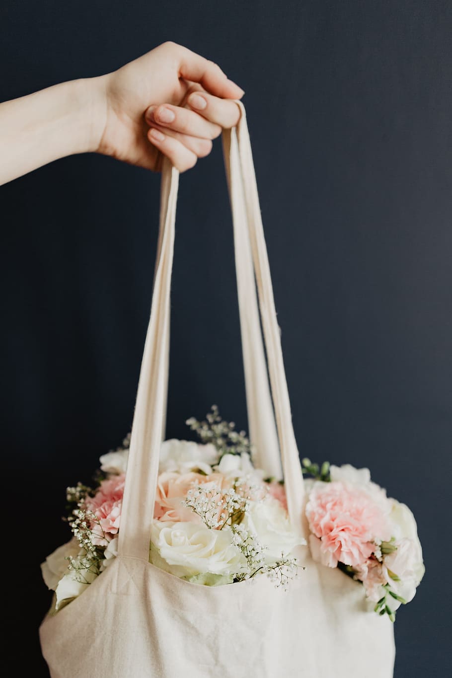 Bouquet of flowers in a bag with some fairy lights, roses, flora, HD wallpaper