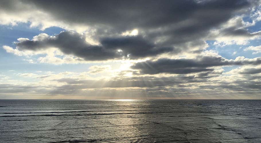 sea, sunlight, sunbeams, clouds, grey, water, sky, cloud - sky HD wallpaper